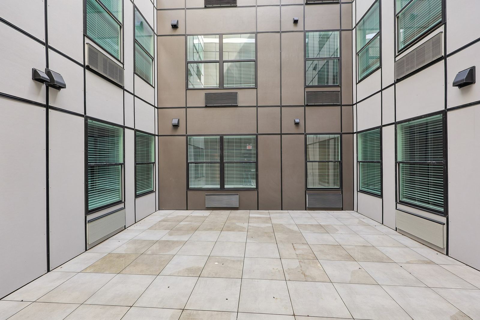 Meridia Pompton Lakes wide view of the landscaped interior courtyard