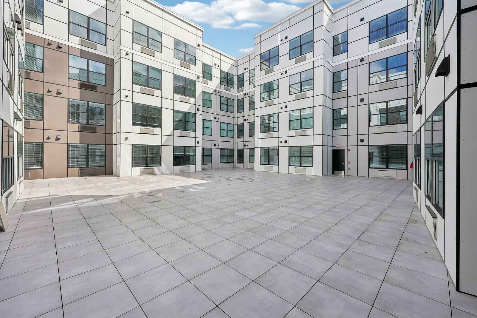 Meridia Pompton Lakes landscaped interior courtyard