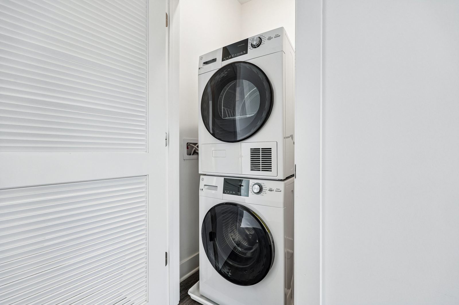 Meridia Pompton Lakes apartment in-unit washer and dryer